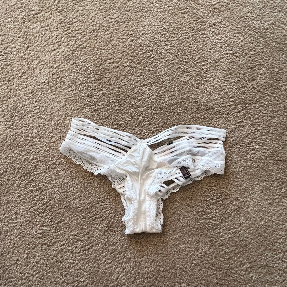 Victoria secret white panty nwt size medium